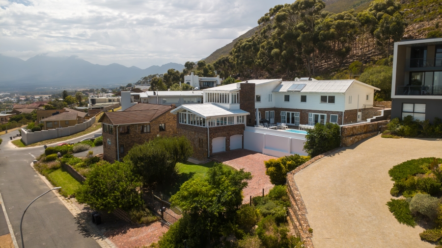 7 Bedroom Property for Sale in Mountainside Western Cape